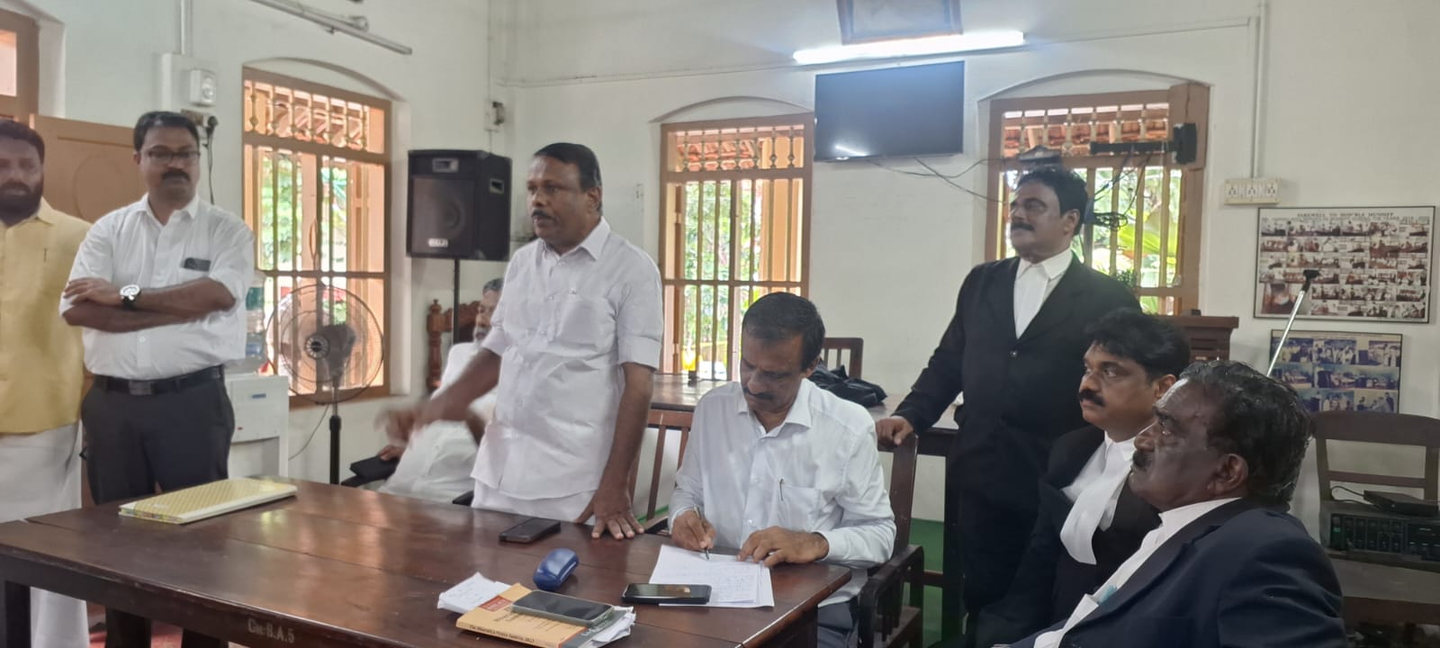 ചെങ്ങന്നൂർ മുൻസിഫ് അമല ലോറൻസിന് നേരെയുണ്ടായ അതിക്രമത്തിൽ ചെങ്ങന്നൂർ ബാർ അസോസിയേഷൻ ശക്തമായ പ്രതിഷേധം രേഖപ്പെടുത്തി
